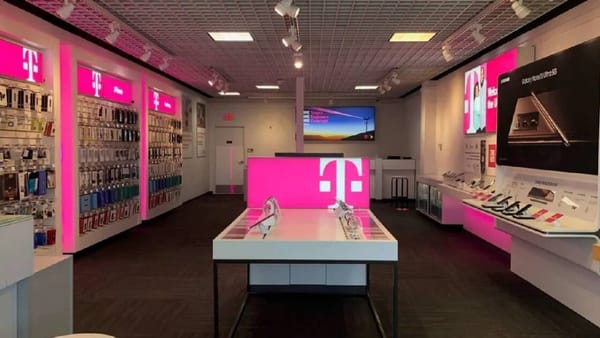 Cliente da T-Mobile Recebe iPhone 16 Pro Inesperado