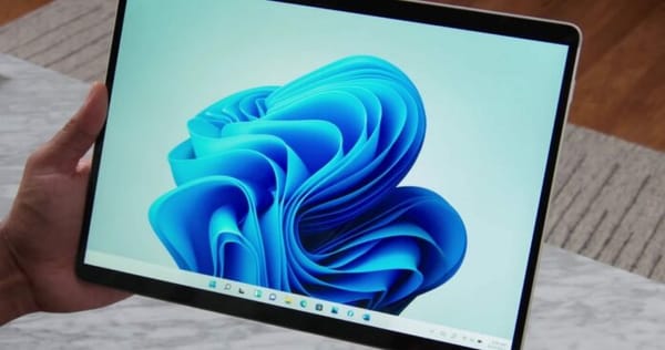 Prática com o novo cartão meteorológico da tela de bloqueio do Windows 11 no Build 23612