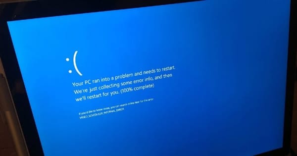 Windows 11 24H2: BSODs Forçam Microsoft a Suspender Atualizações